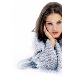 Natalie Portman con suéter azul